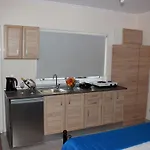 Budget 2 - Renovated January 2020 아파트 하라키