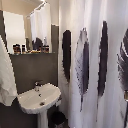 Budget 2 - Renovated January 2020 * Charaki