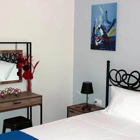 Budget 2 - Renovated January 2020 Apartamento Charaki